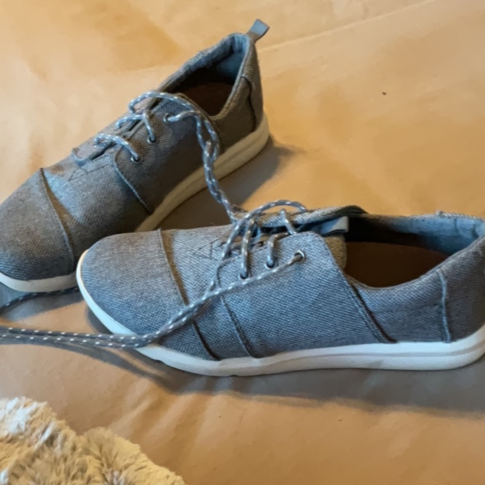 Toms sneakers